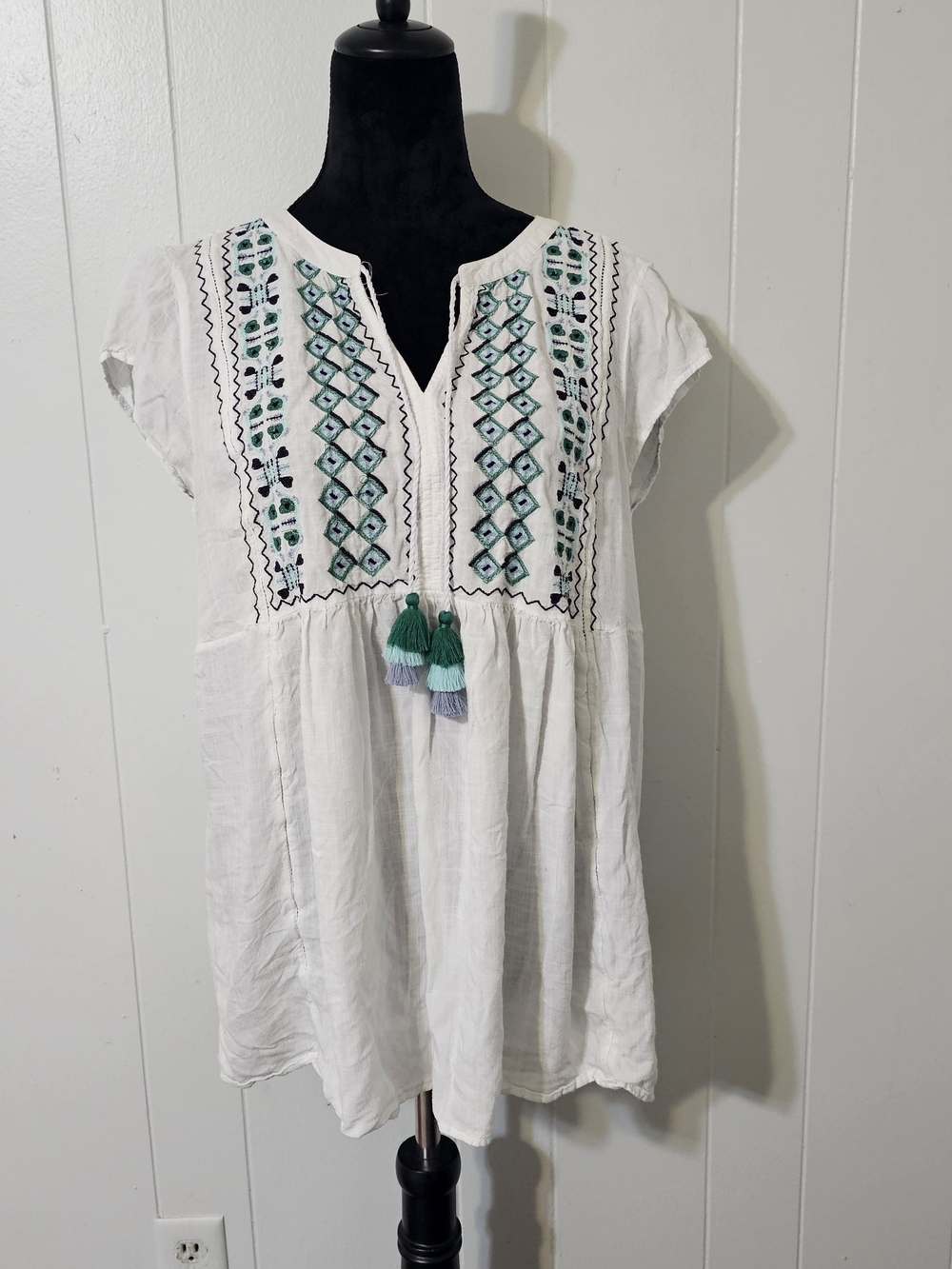 J Jill Embroidered Tassel Peasant Boho Tunic Top Medium White Rayon Beach